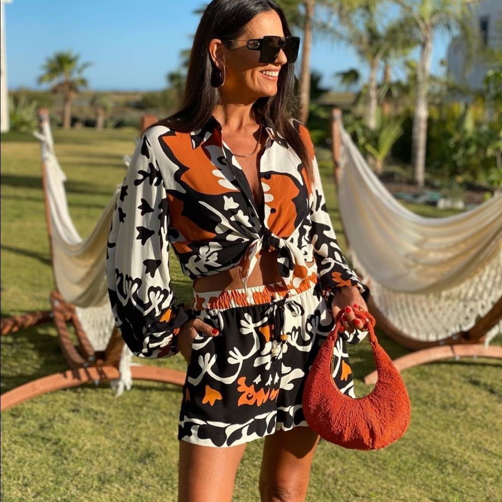 ZARA PRINT SHORTS - Picture 2 of 5